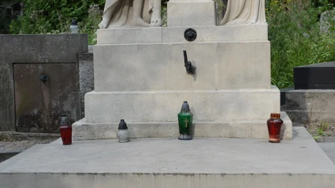 Free Video Stock Statues In A Cemetery Live Wallpaper - Free Live Wallpaper