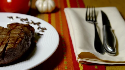 Free Video Stock Steak Served With Simple Vegetables Live Wallpaper - Free Live Wallpaper