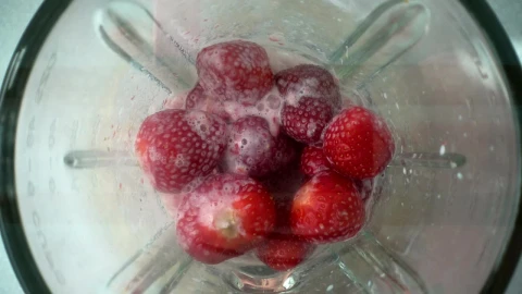 Free Video Stock Strawberries And Milk In A Blender Live Wallpaper - Free Live Wallpaper