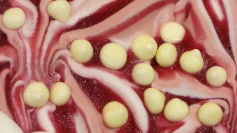 Free Video Stock Strawberry Ice Cream With White Chocolate Live Wallpaper - Free Live Wallpaper