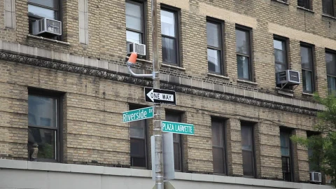 Free Video Stock Street Signs By A Building Live Wallpaper - Free Live Wallpaper