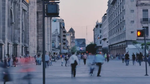 Free Video Stock Street With People Walking At Dusk Live Wallpaper - Free Live Wallpaper