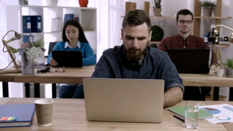 Free Video Stock Stressed Man At His Desk Live Wallpaper - Free Live Wallpaper