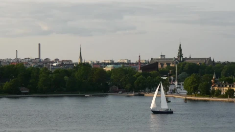 Free Video Stock Strolling On A Sailboat In Free Time Live Wallpaper - Free Live Wallpaper