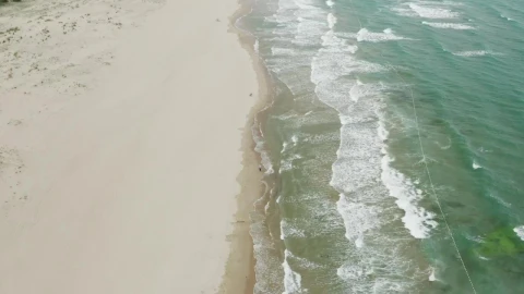 Free Video Stock Strong Waves Breaking On The Beach Live Wallpaper - Free Live Wallpaper