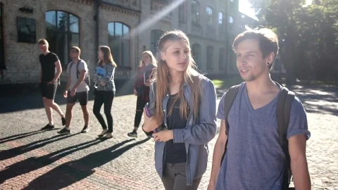 Free Video Stock Student Couple Walk Together Live Wallpaper - Free Live Wallpaper