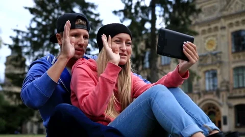 Free Video Stock Students Talking On A Video Call Live Wallpaper - Free Live Wallpaper