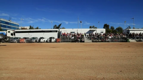 Free Video Stock Stunt Driver In A Tractor Live Wallpaper - Free Live Wallpaper