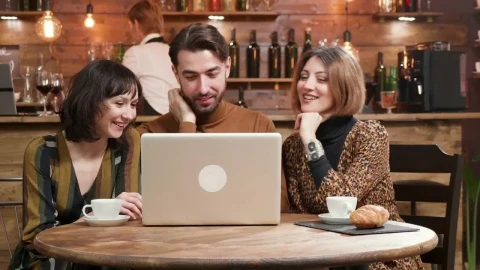 Free Video Stock Stylish Friends Share Ideas At Hip Cafe With Laptop Live Wallpaper - Free Live Wallpaper