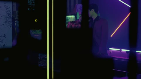 Free Video Stock Stylish Gangster Couple In A Game Room Live Wallpaper - Free Live Wallpaper