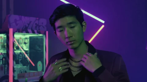 Free Video Stock Stylish Gangster Man In A Dark Arcade Spot Live Wallpaper - Free Live Wallpaper