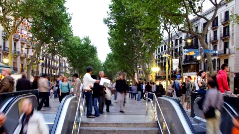 Free Video Stock Subway Entrance In A Pedestrian Zone Live Wallpaper - Free Live Wallpaper