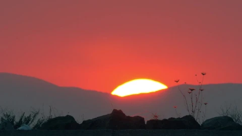 Free Video Stock Sun Going Down Behind Mountains Live Wallpaper - Free Live Wallpaper