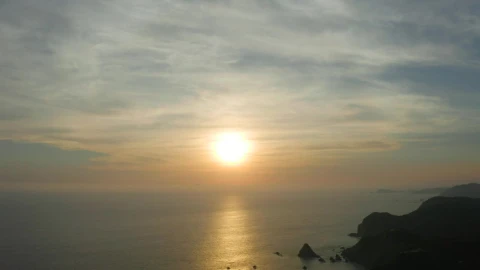 Free Video Stock Sun In The Sky During A Sunset At Sea Live Wallpaper - Free Live Wallpaper