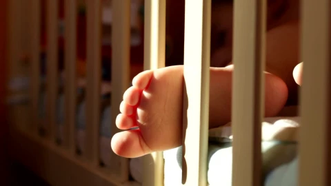 Free Video Stock Sun Light Over A Sleeping Baby Live Wallpaper - Free Live Wallpaper