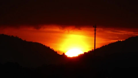 Free Video Stock Sun Rising Towards Dark Clouds Live Wallpaper - Free Live Wallpaper