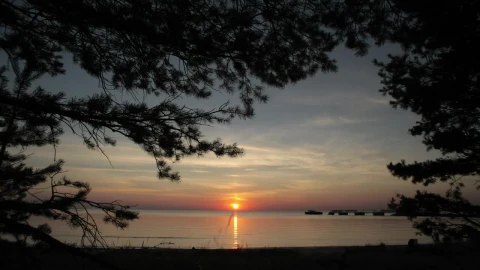 Free Video Stock Sun Setting On The Horizon At A Lake Live Wallpaper - Free Live Wallpaper