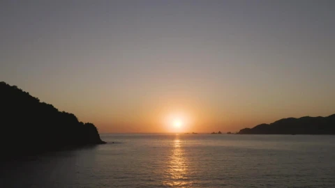Free Video Stock Sun Setting On The Horizon Line At Sea Live Wallpaper - Free Live Wallpaper