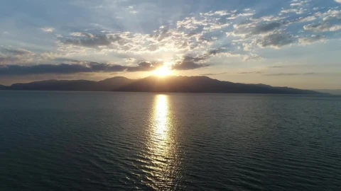 Free Video Stock Sunlight Reflecting Across The Sea Live Wallpaper - Free Live Wallpaper
