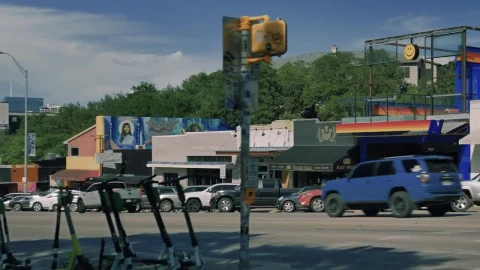 Free Video Stock Sunny Austin Texas Street With Many Businesses Live Wallpaper - Free Live Wallpaper