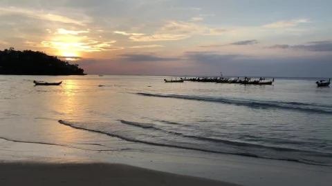 Free Video Stock sunset at a calm beach with boats Live Wallpaper - Free Live Wallpaper