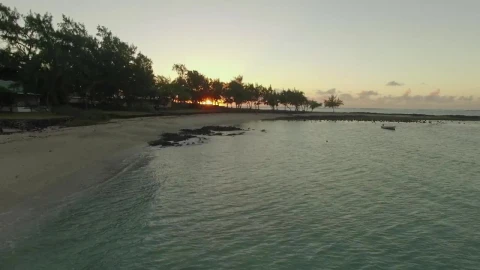 Free Video Stock sunset at the edge of an island Live Wallpaper - Free Live Wallpaper