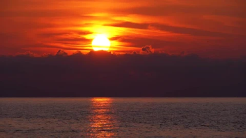 Free Video Stock sunset in the clouds over the sea Live Wallpaper - Free Live Wallpaper