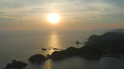 Free Video Stock sunset on the horizon of the sea from the coast Live Wallpaper - Free Live Wallpaper