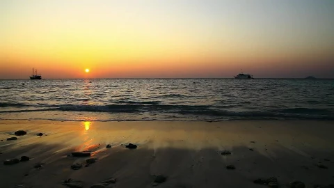Free Video Stock sunset on the sea skyline Live Wallpaper - Free Live Wallpaper