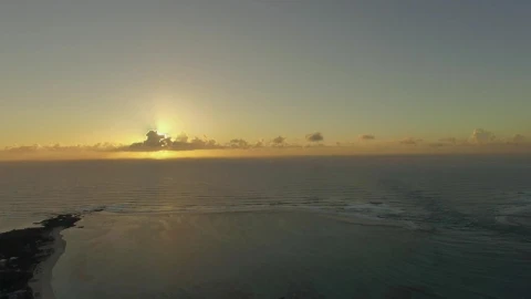 Free Video Stock sunset over the horizon blocked by clouds Live Wallpaper - Free Live Wallpaper
