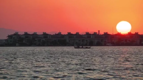 Free Video Stock sunset seen from a sailing ship Live Wallpaper - Free Live Wallpaper