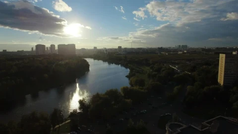Free Video Stock sunshine across a city river Live Wallpaper - Free Live Wallpaper