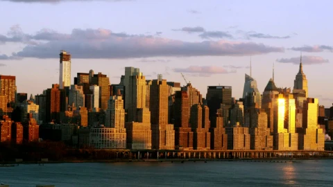 Free Video Stock sunshine reflecting on a skyscraper Live Wallpaper - Free Live Wallpaper