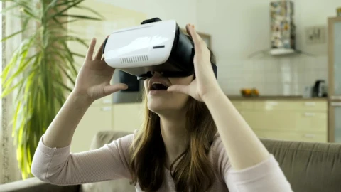 Free Video Stock surprised woman with vitual reality headset Live Wallpaper - Free Live Wallpaper