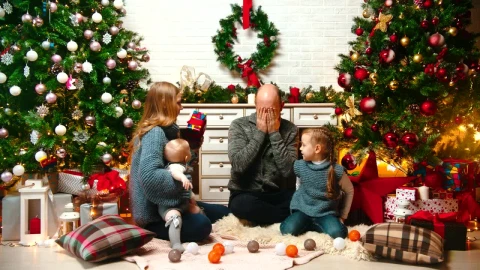 Free Video Stock surprising family with christmas gifts Live Wallpaper - Free Live Wallpaper