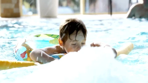 Free Video Stock swimming with a foam stick Live Wallpaper - Free Live Wallpaper