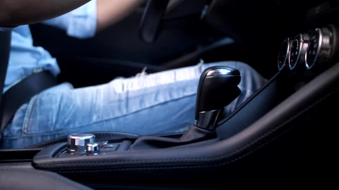 Free Video Stock switching gears in a modern car Live Wallpaper - Free Live Wallpaper