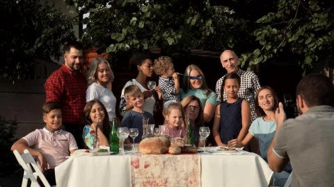 Free Video Stock taking a family group photo in the backyard Live Wallpaper - Free Live Wallpaper