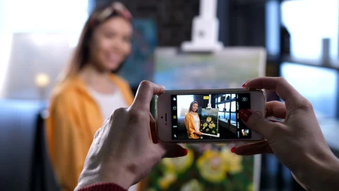 Free Video Stock taking a photo of an painter Live Wallpaper - Free Live Wallpaper