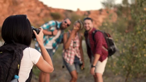 Free Video Stock taking a photo of friends on vacations Live Wallpaper - Free Live Wallpaper