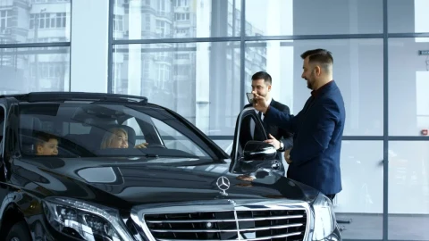 Free Video Stock taking a picture of the new car in the dealership Live Wallpaper - Free Live Wallpaper