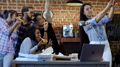 Free Video Stock taking a selfie eating pizza Live Wallpaper - Free Live Wallpaper