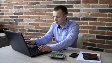 Free Video Stock taking notes from a computer Live Wallpaper - Free Live Wallpaper