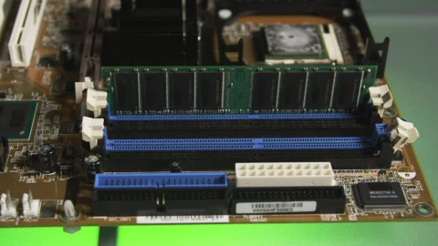 Free Video Stock taking out a stick of ram Live Wallpaper - Free Live Wallpaper