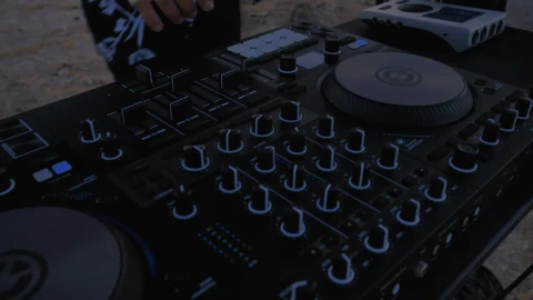 Free Video Stock talented dj playing in a desert in a close up shot Live Wallpaper - Free Live Wallpaper