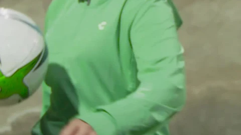Free Video Stock talented soccer player juggling the ball Live Wallpaper - Free Live Wallpaper