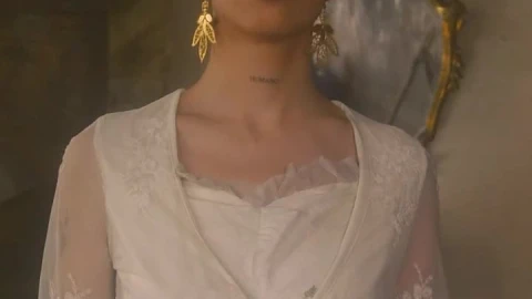Free Video Stock tattoed victorian woman walking Live Wallpaper - Free Live Wallpaper