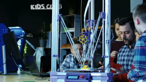 Free Video Stock teacher explaining  d printing to kids in class Live Wallpaper - Free Live Wallpaper