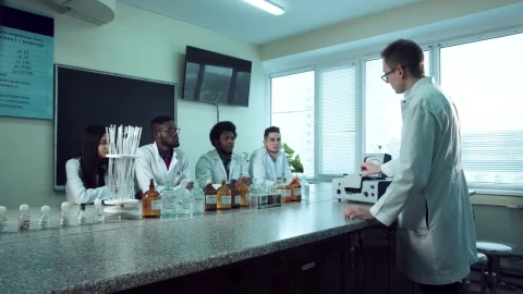 Free Video Stock teacher explaining chemistry to students Live Wallpaper - Free Live Wallpaper