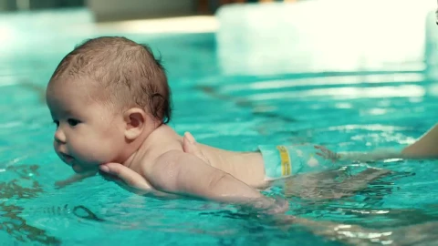 Free Video Stock teaching a baby to swim in the pool Live Wallpaper - Free Live Wallpaper